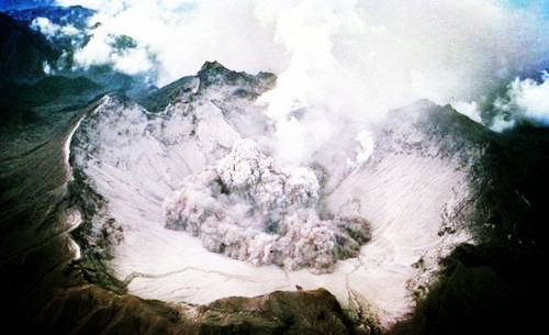 1991年06月15日：皮纳图博火山爆发
