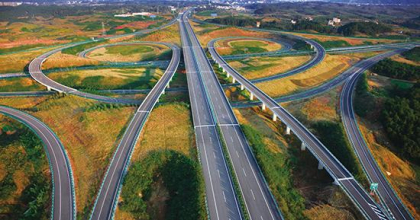 1988年10月31日：中国第一条高速公路开通