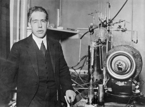 1962年11月18日：尼尔斯·玻尔逝世