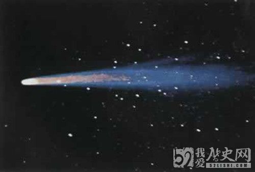 哈雷彗星到达近日点发生了什么_谁推算出哈雷彗星回归周期及轨道