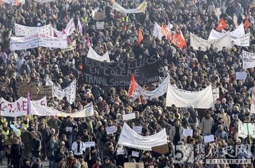 法国：工人开展罢工活动