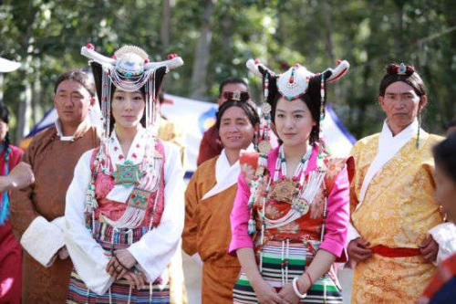 藏族的贵族服饰是什么样的