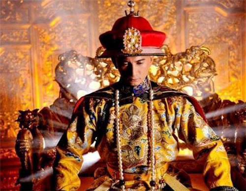 清朝皇帝龙袍上的花纹有什么寓意