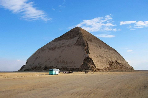 埃及弯曲金字塔的构造介绍
