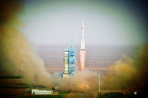 2012年6月16日：神舟九号飞船发射