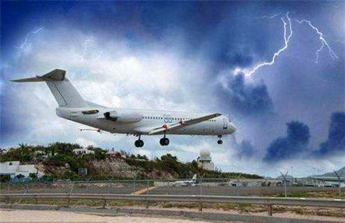 1990年6月10日：英国航空5390号班机事故