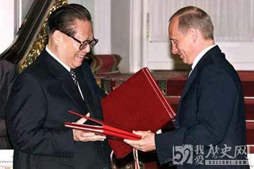 中俄两国签署睦邻友好合作条约