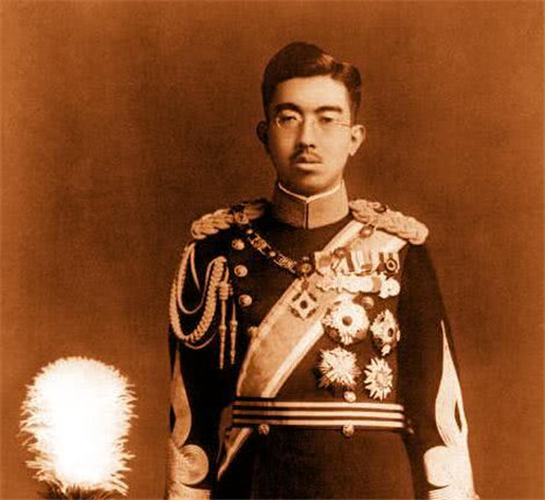 二战结束日本裕仁天皇为何没被处死