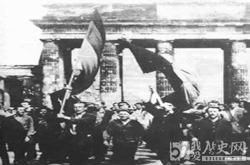 苏联动用大批坦克镇压东柏林骚乱