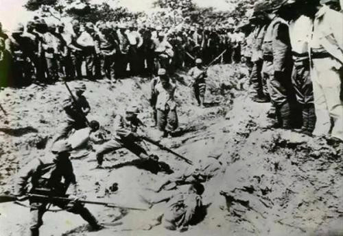 1900年7月17日：江东六十四屯惨案