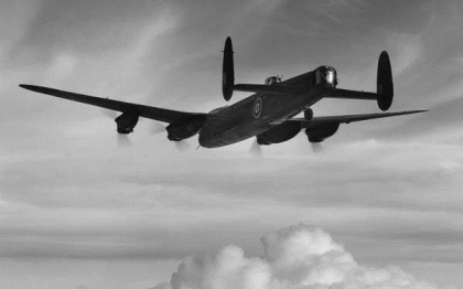 兰开斯特式轰炸机：二战英国最大的战略轰炸机