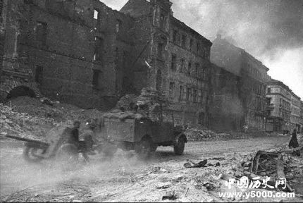 二战柏林战役过程结果 柏林战役伤亡情况如何？