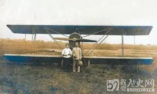 中国自行设计生产第一架飞机