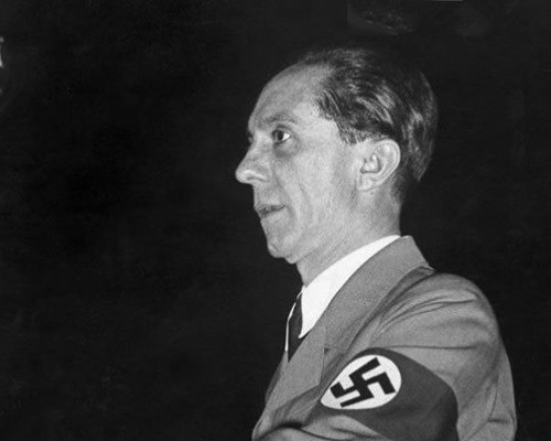 1945年5月1日：保罗·约瑟夫·戈培尔自杀